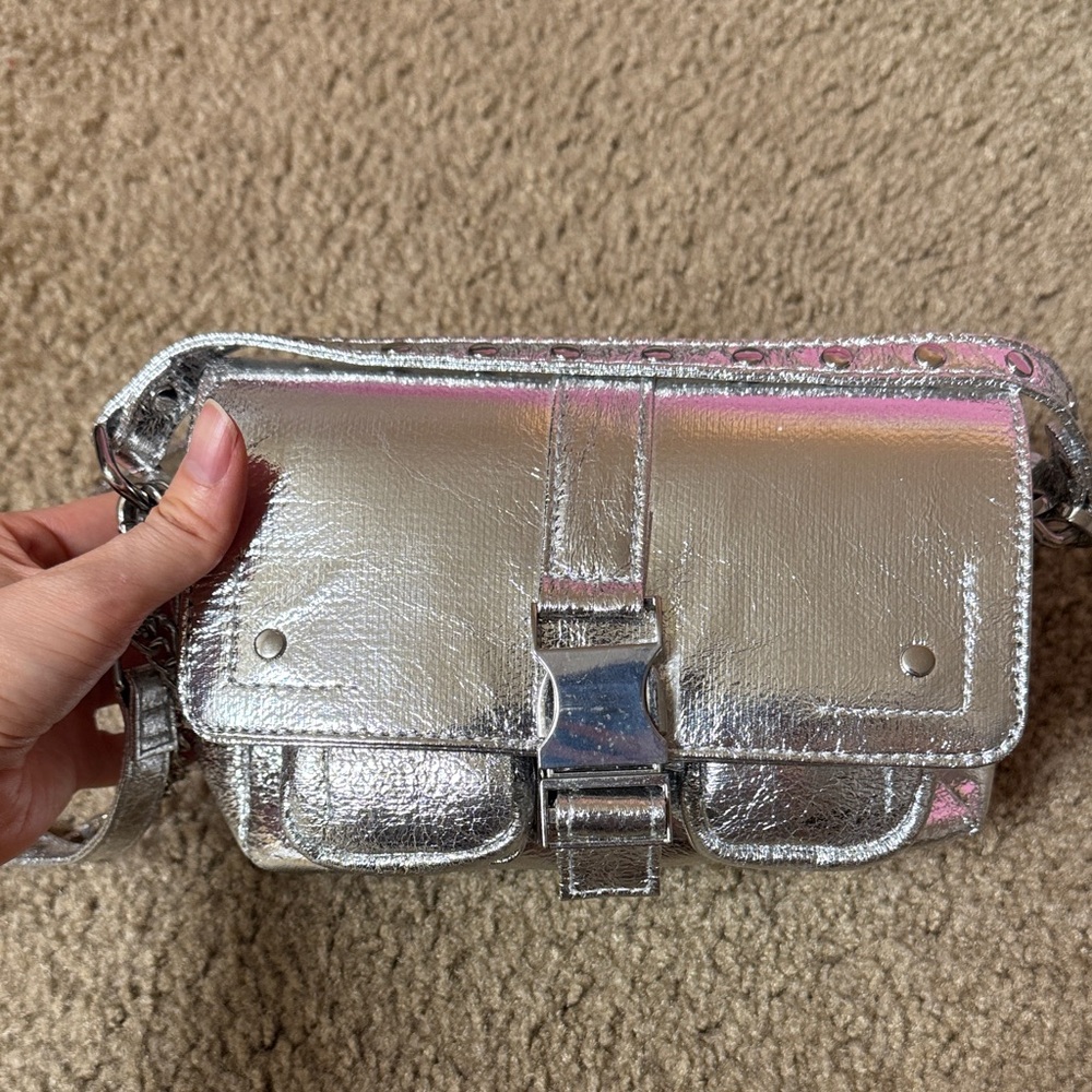 Núnoo Mini Hilma Cool Silver Shoulder Bag